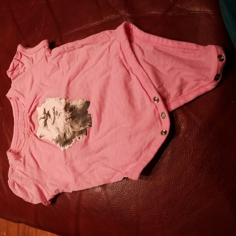 5/25  short sleeve body suit by little tots